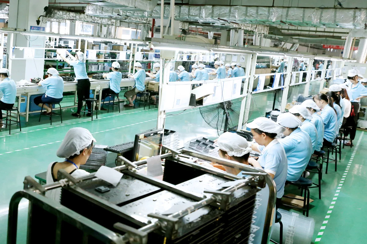 CESIPC Montagewerkstatt für Industrie-Panel-PCs - flexible Fertigungslinie